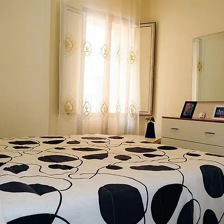 Apartment Tourism *